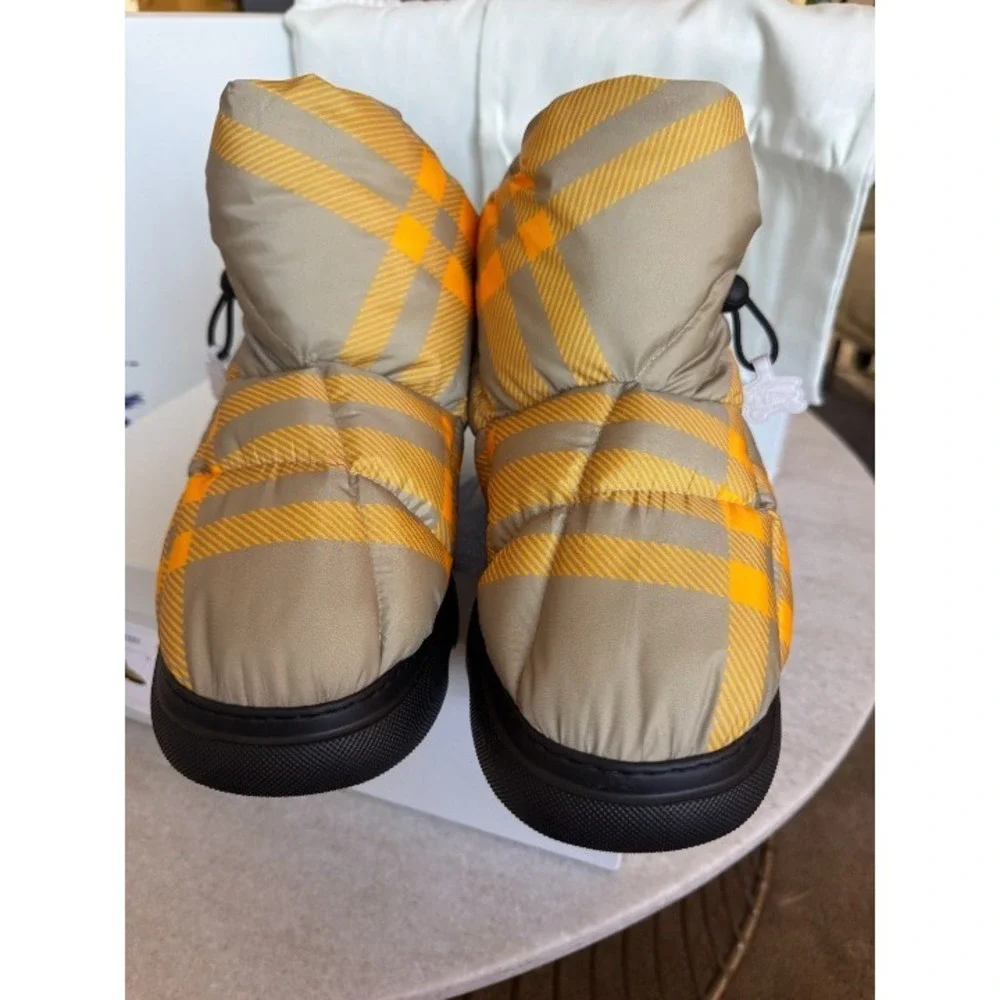 Burberry MEN'S Hunter Check Drawstring Pillow Padded Snow Boots, Sz‎ 42